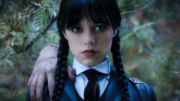 大解密！關於 Netflix 黑色喜劇影集《星期三》的「小手」登場全紀錄，結合特效化妝與 CG 打造靈活的角色動態